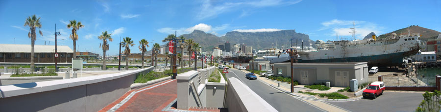 Blick von der Waterfront auf den Tafelberg